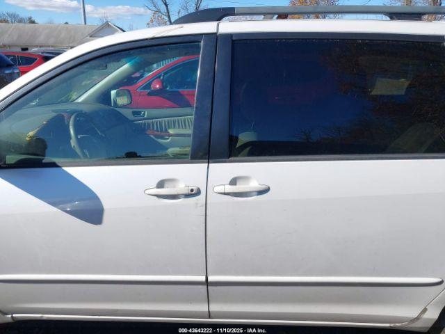 Toyota Sienna Xle Image 4