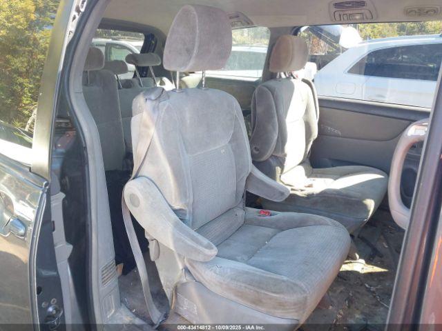 Toyota Sienna Ce Image 9