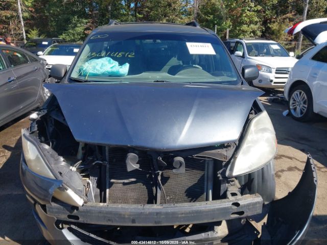 Toyota Sienna Ce Image 11