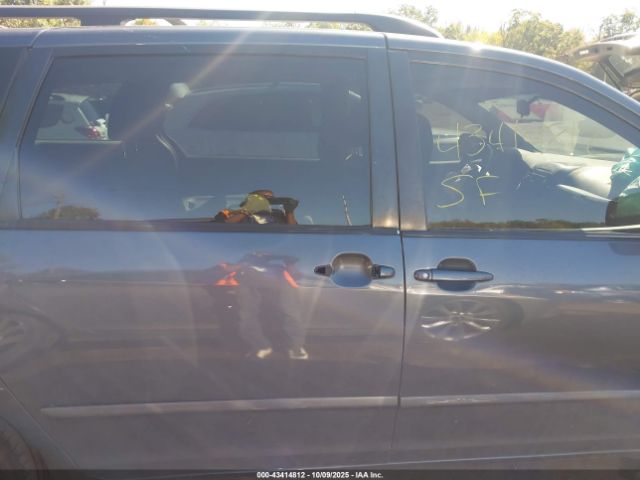 Toyota Sienna Ce Image 14