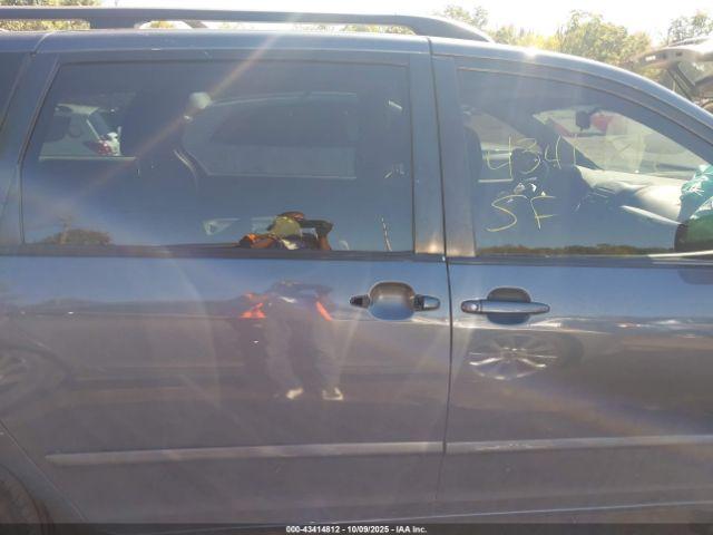 Toyota Sienna Ce Image 14