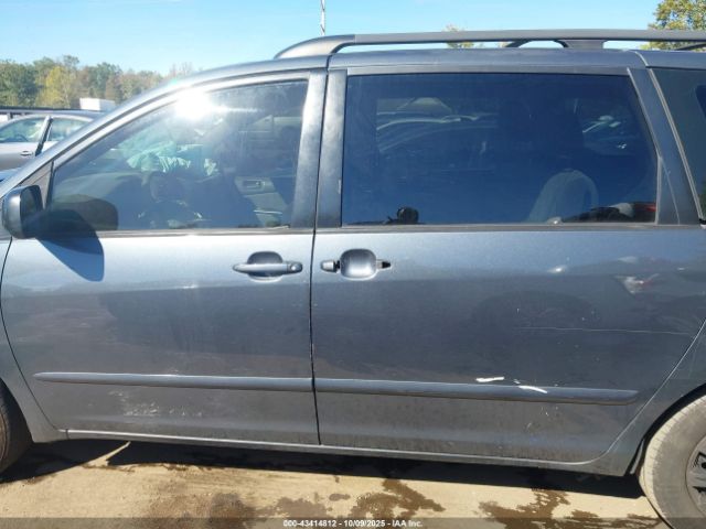 Toyota Sienna Ce Image 12