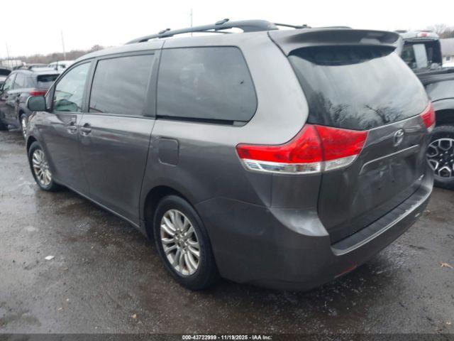 Toyota Sienna Xle V6 8 Passenger Image 4