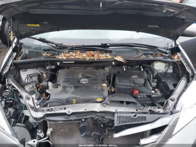 Toyota Sienna Xle V6 8 Passenger Image 15