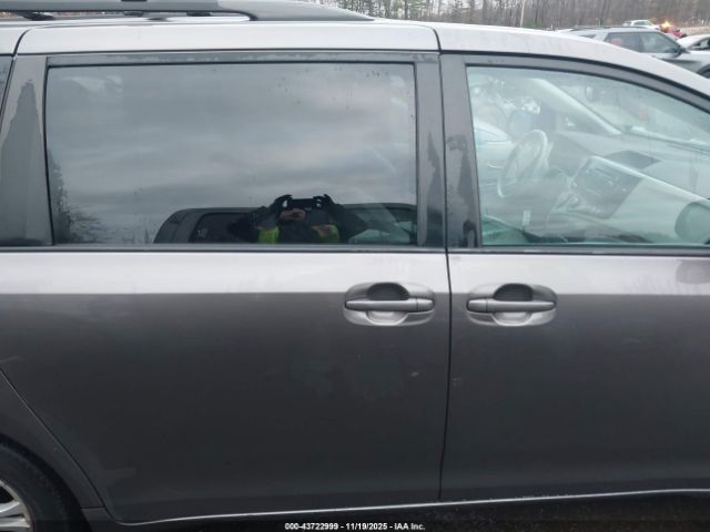 Toyota Sienna Xle V6 8 Passenger Image 13