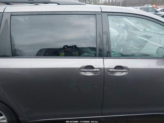 Toyota Sienna Xle V6 8 Passenger Image 13