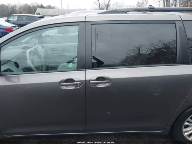 Toyota Sienna Xle V6 8 Passenger Image 2