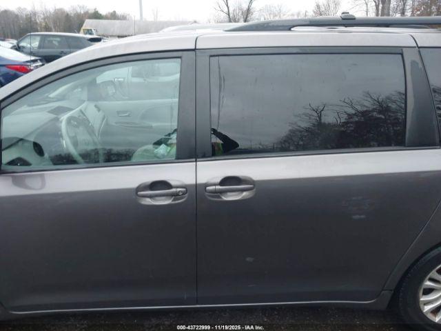 Toyota Sienna Xle V6 8 Passenger Image 2