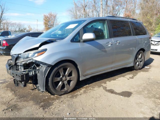 Toyota Sienna Se 8 Passenger Image 14
