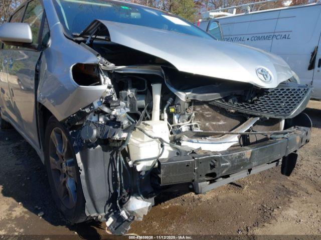 Toyota Sienna Se 8 Passenger Image 15