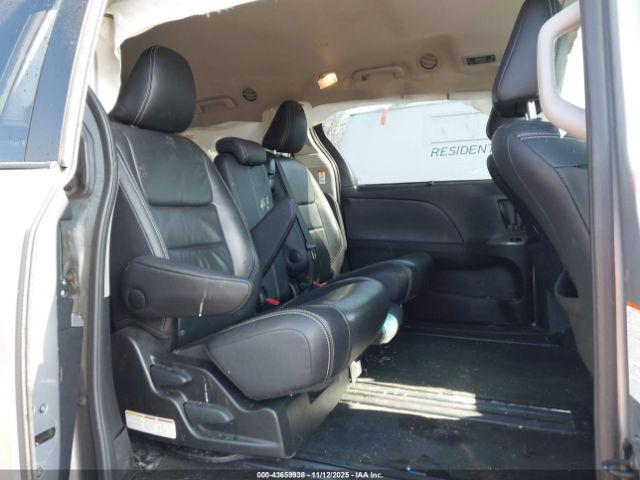 Toyota Sienna Se 8 Passenger Image 17