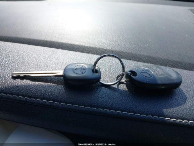 Toyota Sienna Se 8 Passenger Image 2