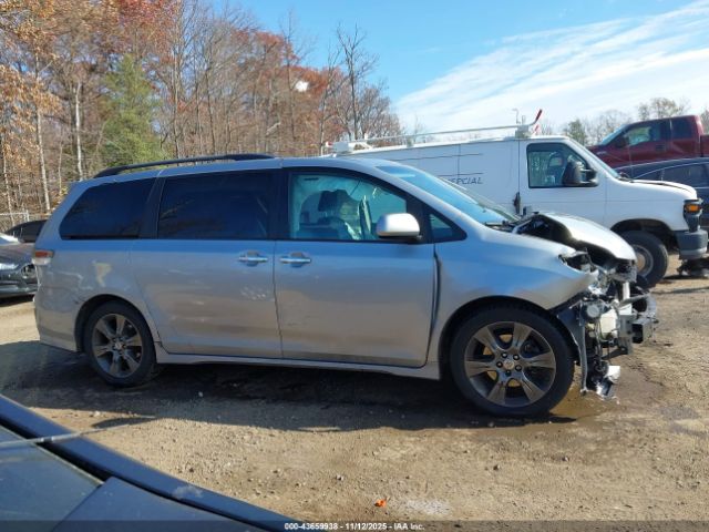 Toyota Sienna Se 8 Passenger Image 5
