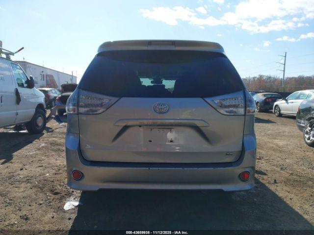 Toyota Sienna Se 8 Passenger Image 6