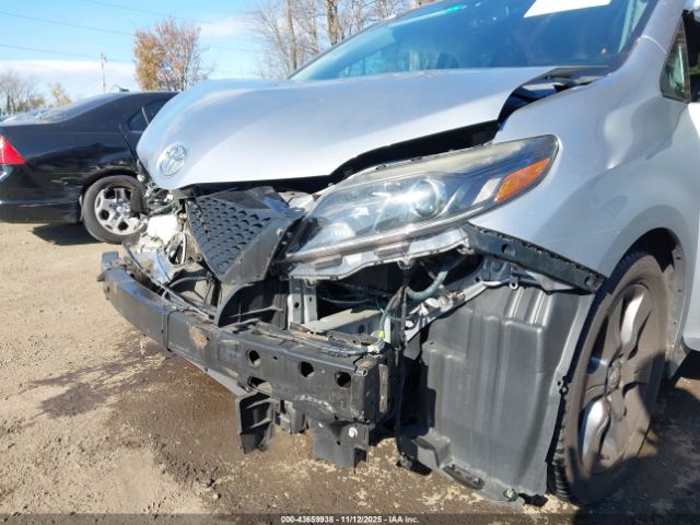 Toyota Sienna Se 8 Passenger Image 12