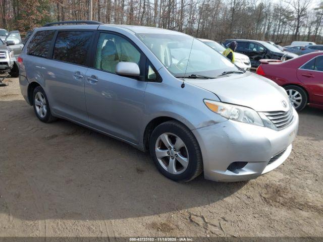  Salvage Toyota Sienna