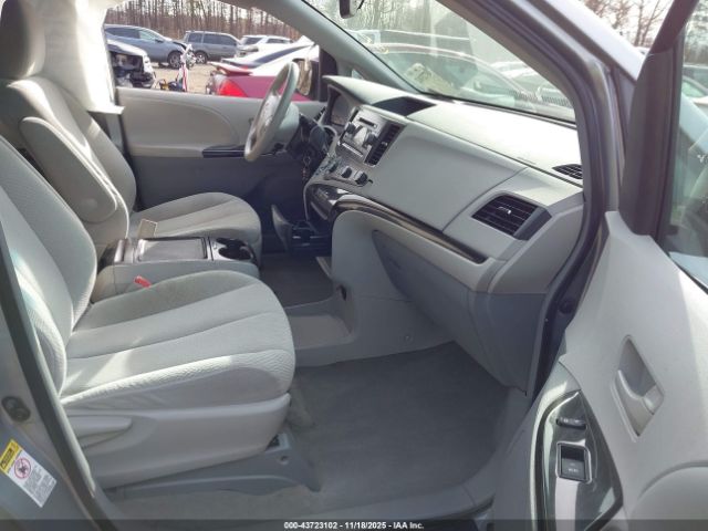 Toyota Sienna Le V6 8 Passenger Image 5