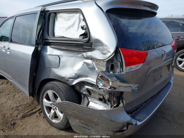 Toyota Sienna Le V6 8 Passenger Image 9