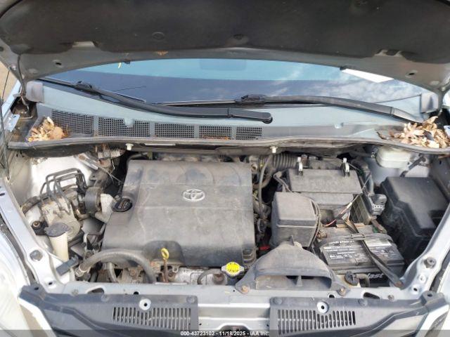 Toyota Sienna Le V6 8 Passenger Image 7