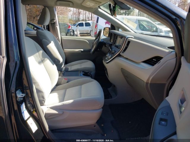 Toyota Sienna Le 7 Passenger Image 16
