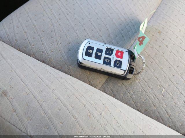 Toyota Sienna Le 7 Passenger Image 9