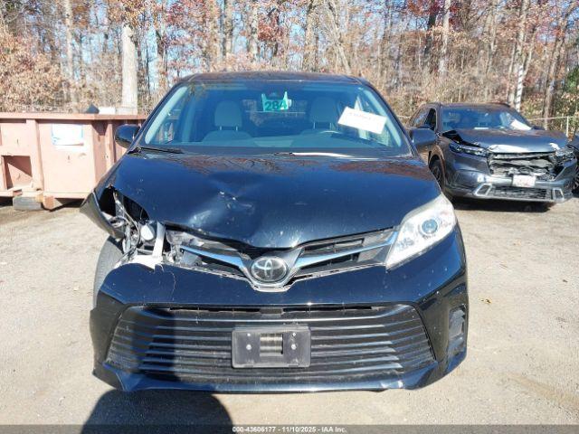 Toyota Sienna Le 7 Passenger Image 10