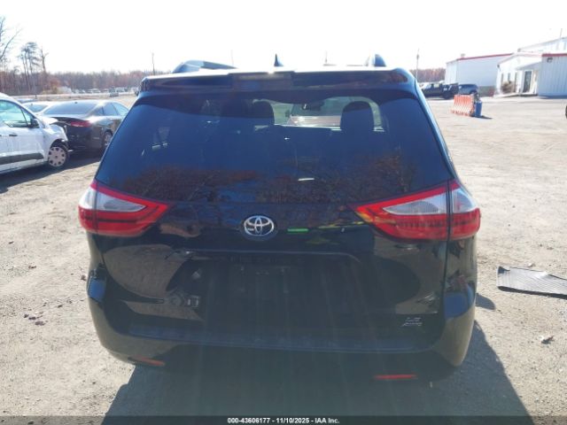 Toyota Sienna Le 7 Passenger Image 13