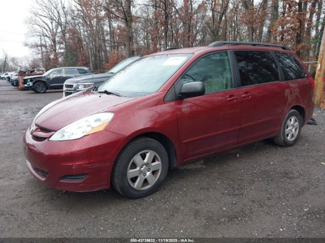 Toyota Sienna Le Image 4