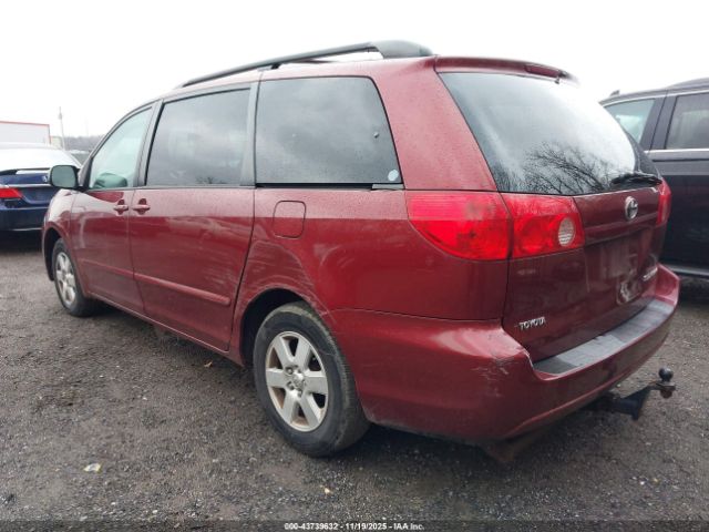 Toyota Sienna Le Image 2