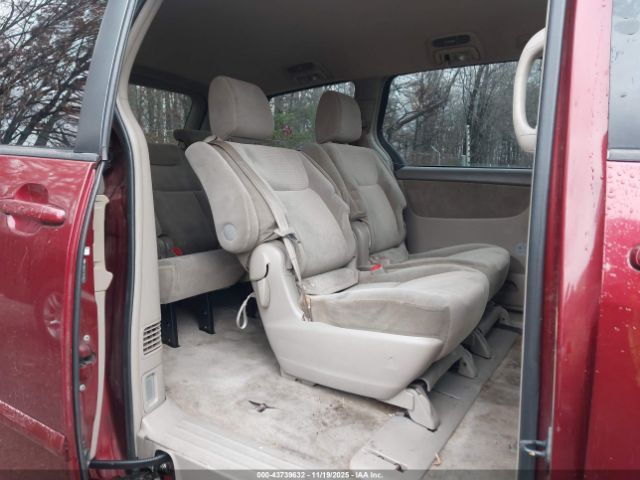 Toyota Sienna Le Image 6