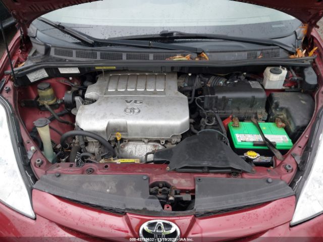 Toyota Sienna Le Image 10