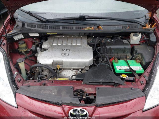 Toyota Sienna Le Image 10