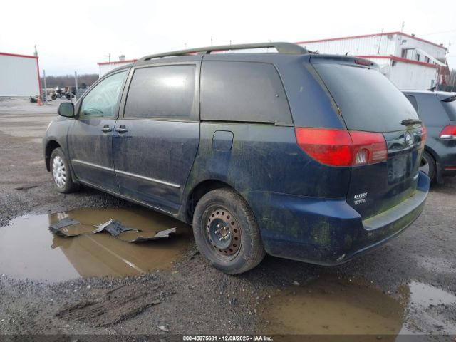 Toyota Sienna Le Image 12
