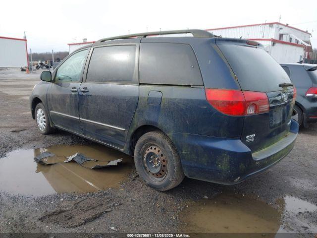 Toyota Sienna Le Image 12