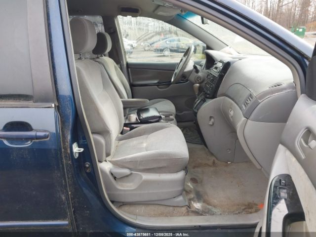 Toyota Sienna Le Image 13