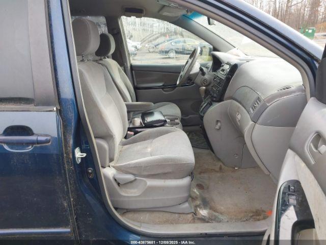 Toyota Sienna Le Image 13