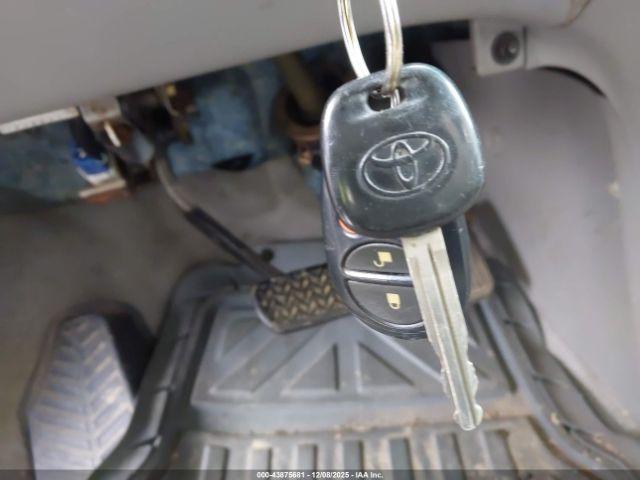 Toyota Sienna Le Image 3