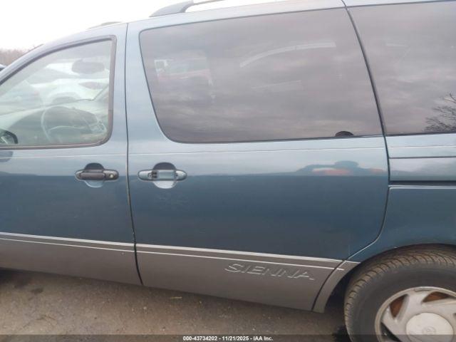 Toyota Sienna Xle Image 15