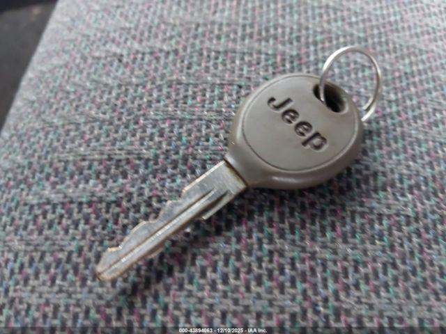 Jeep Cherokee Sport Image 10