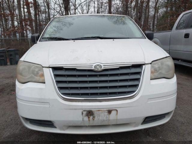 Chrysler Town & Country Lx Image 5
