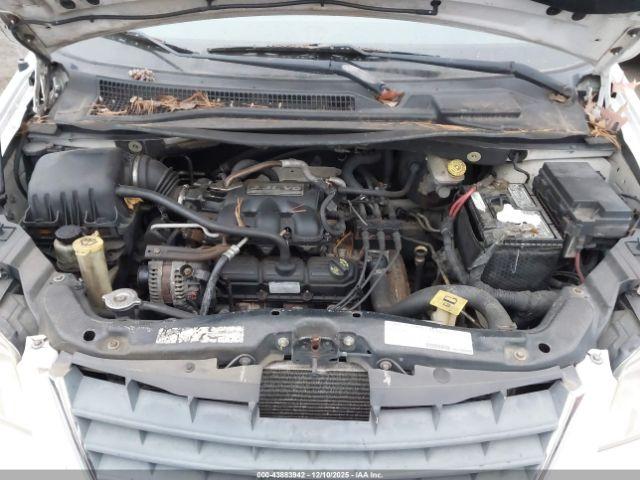 Chrysler Town & Country Lx Image 8