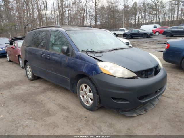 Toyota Sienna Le Image 1
