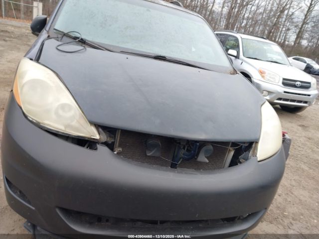 Toyota Sienna Le Image 9