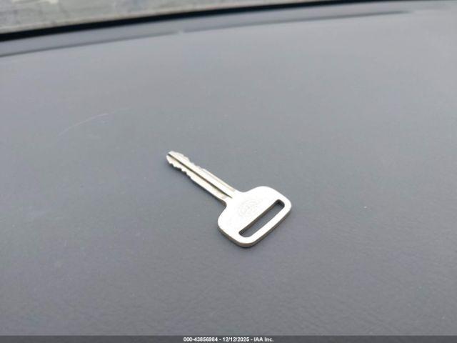 Toyota Corolla Ce Image 10