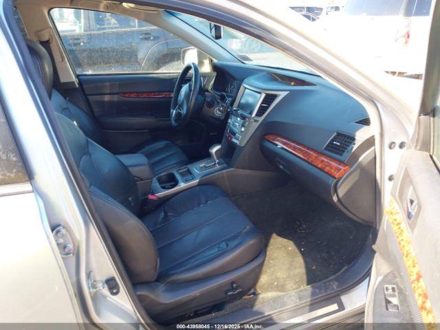 Subaru Outback 2.5i Limited Image 3