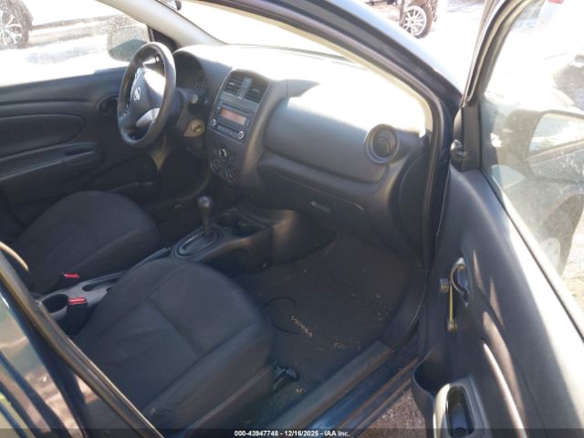 Nissan Versa 1.6 S Image 8