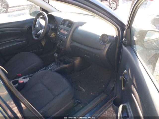 Nissan Versa 1.6 S Image 8