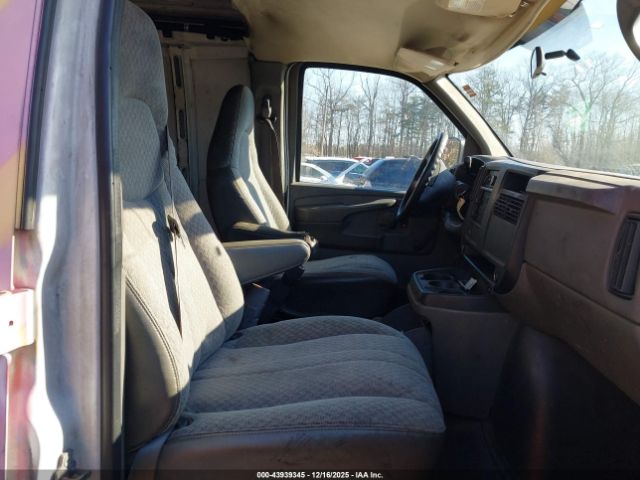 GMC Savana Work Van Image 4