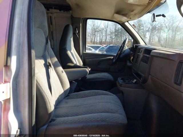 GMC Savana Work Van Image 4