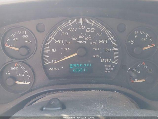 GMC Savana Work Van Image 5